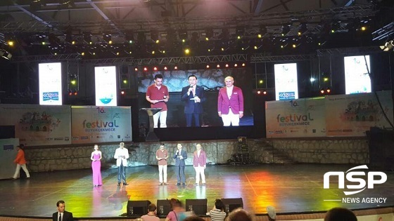 NSP통신-제16회 국제 뷰첵메제 문화&예술 축제에서 폐회사하는 구본영 천안시장 (천안시)
