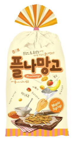 NSP통신-맛동산에 열대과일 바나나와 망고 맛을 더한 신제품 플나망고 (해태제과 제공)