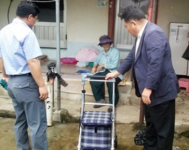 [NSP PHOTO]정읍시, 무의탁 노인…보행보조기 전달