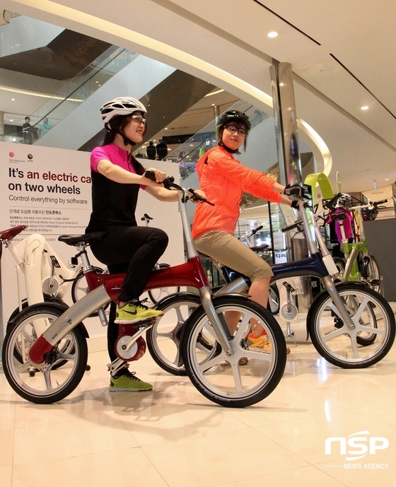 NSP통신-신세계백화점 센텀시티점 3층 만도 풋루스 팝업스토어에서 고객들이 자전거 시승을 해보고 있다.