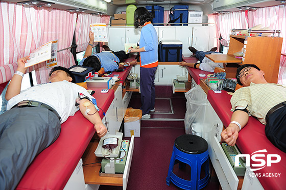 NSP통신-1일 한국전기안전공사 본사에서 진행된 사랑의 헌혈 행사에 직원들이 동참하고 있다