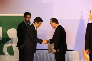 [NSP PHOTO]소상공인 한국맞춤양복기술경진대회서 서석재 대표 대통령상 수상