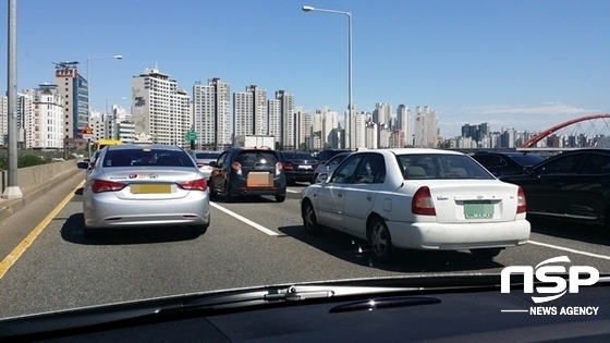 NSP통신-가다 서다를 반복하고 있는 서울 강북 강변도로 정체 중인 차량들 (강은태 기자)