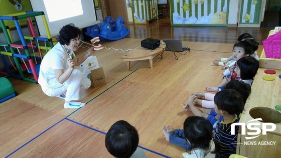 NSP통신-제10회 병원사랑사진공모전에서 장려상을 수상한 부산 영도병원의 얘들아, 윗나 아랫니 닦자. (영도병원 제공)