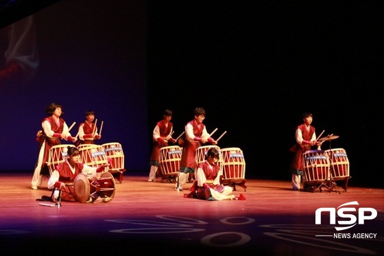 NSP통신-고흥점암중앙중 난타부 공연. (전남교육청)