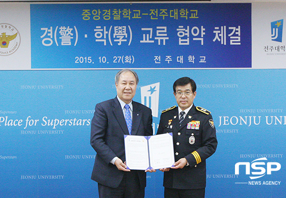 NSP통신-27일 전주대학교에서 이호인 총장(왼쪽)과 박경민 중앙경찰학교장(오른쪽)이 협약식을 가졌다