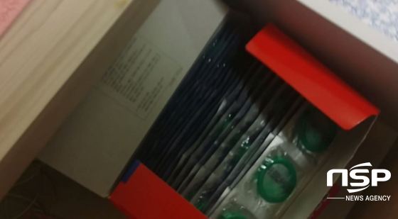 NSP통신-경찰이 적발한 성매매 여성의 오피스텔에서 발견된 콘돔. (부산지방경찰청 제공)