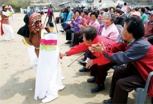 [NSP PHOTO]군산 임피면, 7일 찾아가는 신나는 예술버스 공연