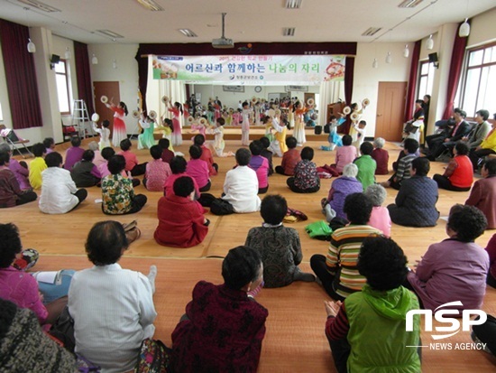 NSP통신-장흥군이 지난 5일 개최한 어르신과 어린이가 함께하는 재능 나눔 발표회. (장흥군)