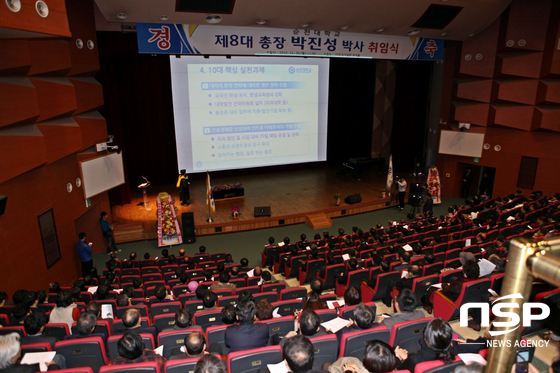 NSP통신-국립 순천대 제8대 박진성 총장이 취임사와 함께 대학 비젼을 제시하고 있다