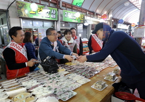 [NSP PHOTO]BNK금융그룹 경남은행, 거제서 전통시장 활성화 캠페인 펼쳐