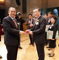 [NSP PHOTO]전남대병원 윤택림 병원장, 대한민국 세종대왕 나눔봉사 대상 수상