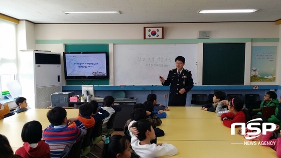 NSP통신-천서초등학교 방문 사이버폭력 교실운영. (익산경찰서)