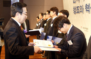 [NSP PHOTO]김형철 부산상의 통상진흥팀 과장대리, 수출 유공자상 수상