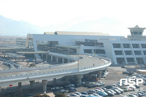 [NSP PHOTO]새해연휴 김해공항 이용객 대중교통 이용하세요!