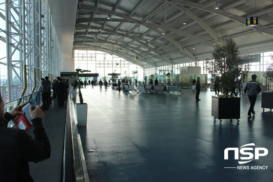 NSP통신-31일 일부 오픈된 국제선 여객터미널 증축지역 내 2층 출국장.