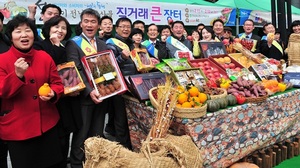 [NSP PHOTO]전남농협,  설 맞이 농축산물 직거래장터 운영