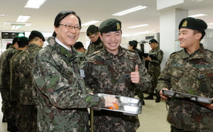[NSP PHOTO]김용환 NH농협금융 회장, 설맞이 군부대 위문 방문