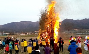 [NSP PHOTO]담양군 창평슬로시티,  정월 대보름 맞아 달집 태우며 소원 기원