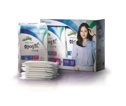 NSP통신-이마트가 유통 전 채널 최저가 선언의 세 번째 상품으로 여성위생용품을 선정했다. 사진은 화이트 시크릿 홀 제품 (이마트 제공)