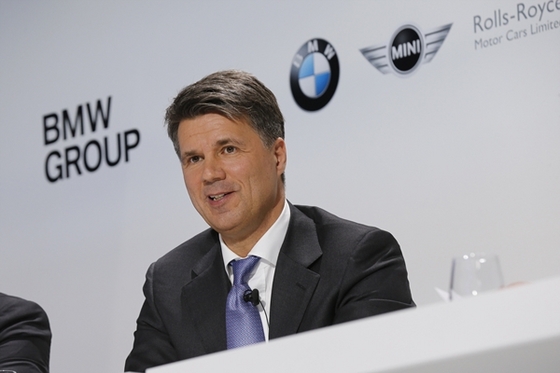 NSP통신-하랄드 크루거 BMW 그룹 회장이 100주년 기념 기자간담회에서 BMW 그룹의 비전에 대해 연설하고 있다.