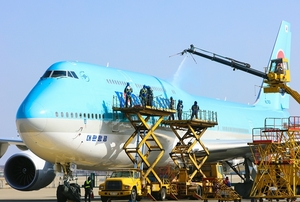 [NSP PHOTO]대한항공, 차세대 항공기 B747-8i 세척 작업 실시