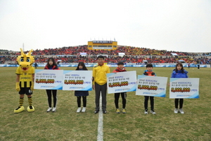 [NSP PHOTO]광양제철소, 지역 학교에 축구꿈나무 육성기금 2500만원 전달