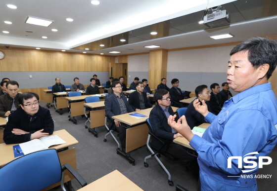 NSP통신-포항 포스코인재창조원에서 1차수 직무역량 향상 교육을 받고 있는 파트장들 (포스코)