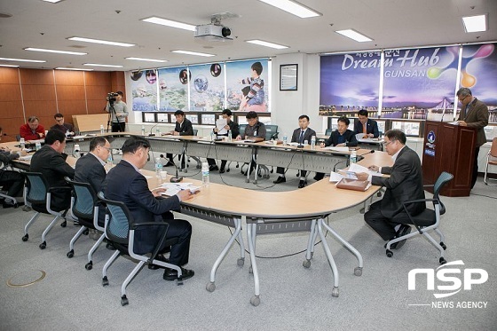 NSP통신-군산시가 345kV 군산-새만금 송전선로 경과지역 주민숙원사업 추진상황 보고회를 갖고 있다.