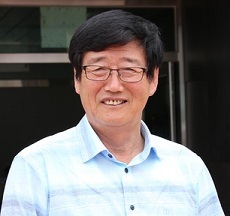 NSP통신-열정적인 이성만 반딧불축제제전위원장 모습