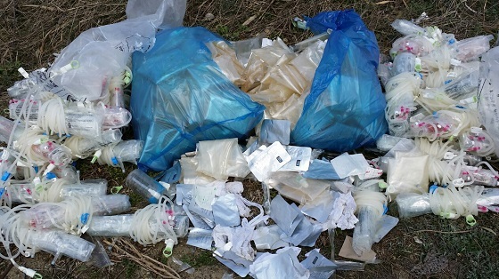 NSP통신-정읍시 칠보취수장 인근에 병원 적출물이 그대로 방치돼 있다.