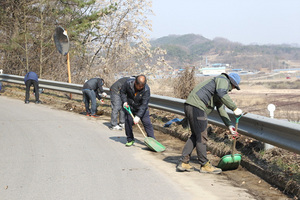 [NSP PHOTO]예천군, 영농작업 편의 도로 환경정비 나서