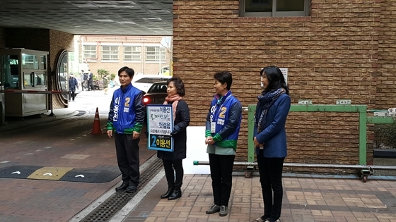 NSP통신-서울 양천구을 선거구 더불어 민주당 이용선 후보의 첫 유세 장면 (이용선 후보 선거캠프)