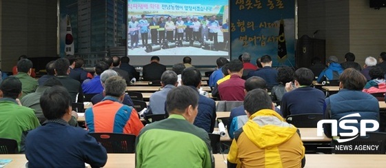 NSP통신-전남농협이 최근 실시한 벼 직파재배 시범사업 참여농가 교육. (전남농협)