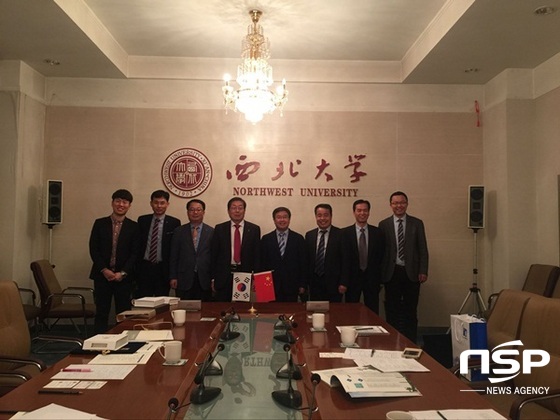 NSP통신-서재홍 조선대 총장 일행이 최근 중국을 방문해 서북대와 교류협약을 체결하고 있다. (조선대)