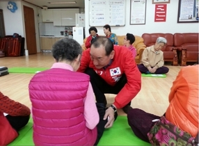 [NSP PHOTO][20대 총선]성북구을 김효재, 월곡1동 삼성래미안 경로당 방문