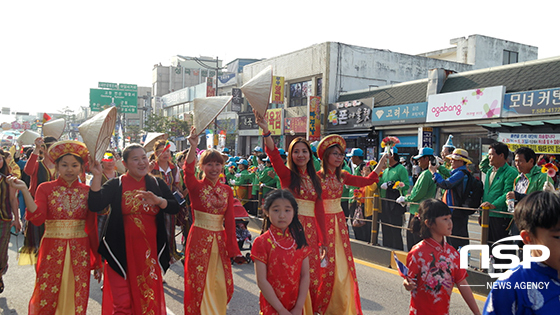NSP통신-지난해 부안마실축제 퍼레이드 모습