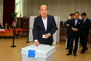 [NSP PHOTO]정현복 광양시장, 제20대 국회의원선거 사전투표 마쳐
