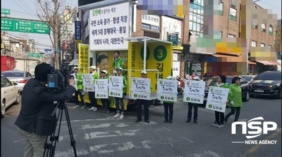 NSP통신-서울 양천구을 김현배 국민의당 후보가 선거 유세차에서 지역 유세를 펼치고 있다. (강은태 기자)