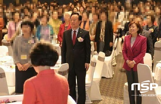-포항여고 총동창회장이취임식 행사에 참석한 이병석 의원 (독자제공)