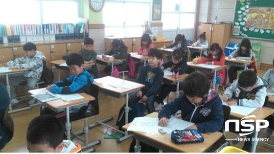 NSP통신-해남동초교가 지난 14일 전교생을 대상으로 실시한 바른 글씨 쓰기 대회. (해남동초교)