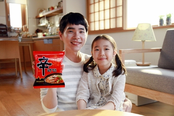 NSP통신-농심이 바둑기사 이세돌을 모델로 기용한 새로운 신라면 광고를 선보였다. (농심 제공)