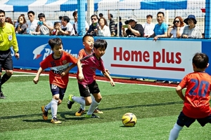 [NSP PHOTO]홈플러스, 서수원점 점포 옥상 풋살파크서 유소년 축구대회 열어