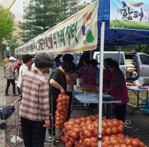 [NSP PHOTO]함평군 여성단체협의회, 광주서 농특산물 직거래 장터 운영