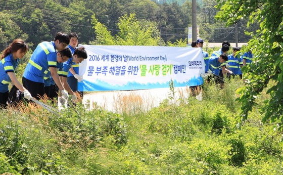 NSP통신-오비맥주가 환경의날을 맞아 환경보호활동을 펼치고 있다