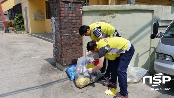 NSP통신-쓰레기 불법투기 단속. (익산시)