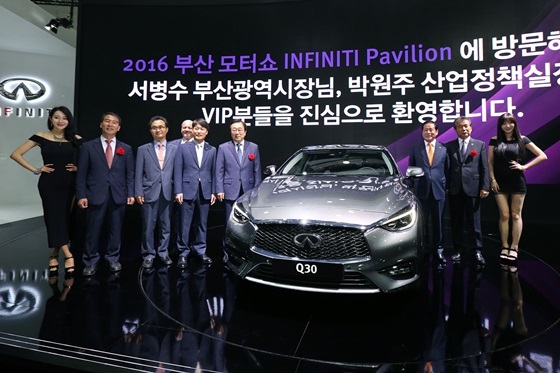 NSP통신-서병수 부산광역시장, 이창환 인피니티 코리아 대표, 박원주 산업통상자원부 산업정책실장 (사진 상 차량을 중심으로 좌측으로) (인피니티 코리아)