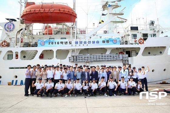 NSP통신-24일 군산 역무선 부두에서 열린 군산대 원양항해실습선 취항식.