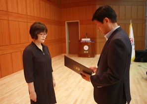[NSP NEWS Image]'모범공무원' 부안군 김미옥 팀장, 국무총리 표창