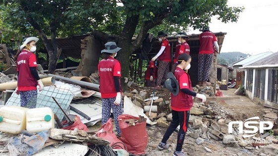 NSP통신-지난 달 30일부터 장흥군 회진면 덕흥마을에서 집수리 봉사활동을 펼치고 있는 광주여대 실내디자인학과 학생들. (장흥군)